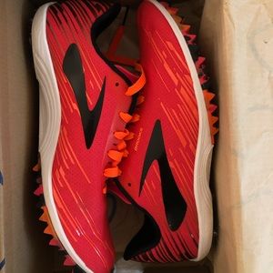 Brook’s spike-less cross country spikes